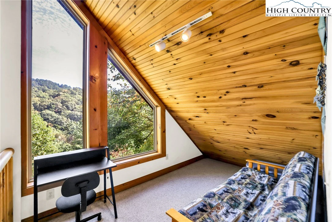 Image number 4 for the current listing