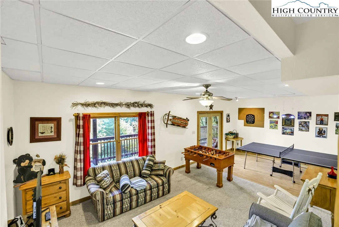 Image number 13 for the current listing