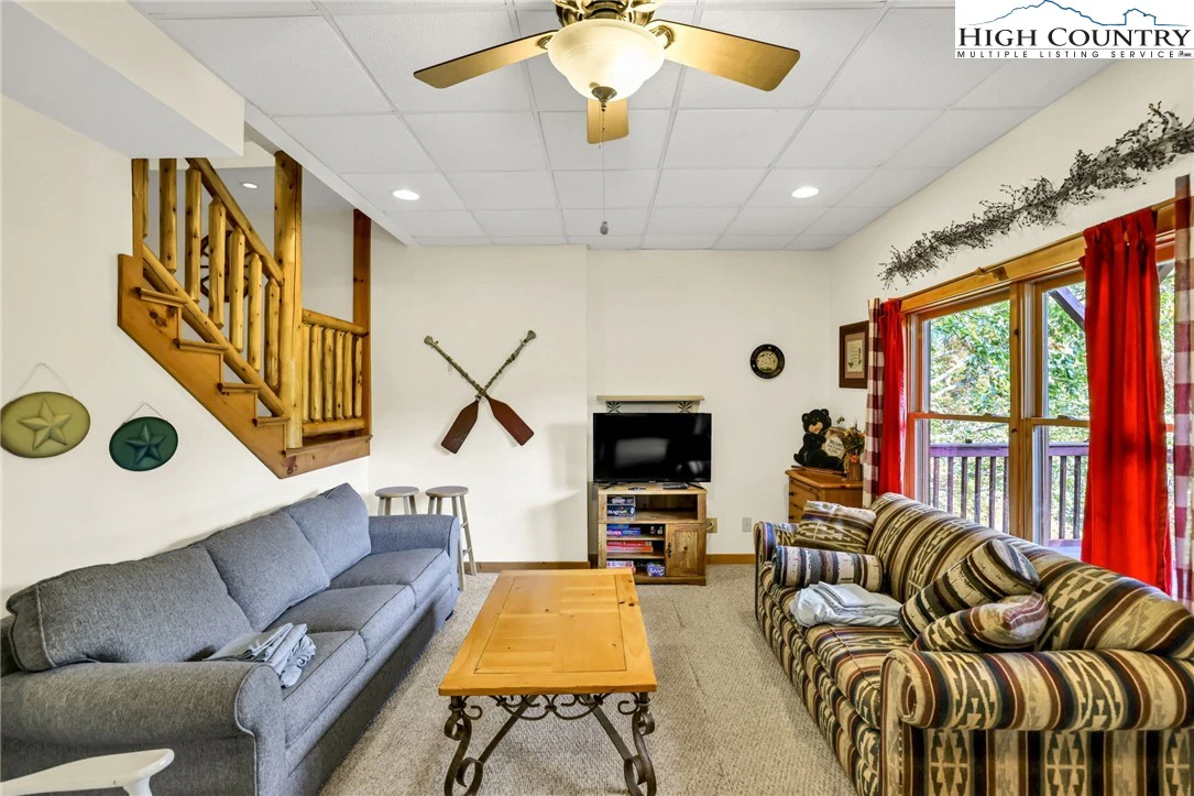 Image number 12 for the current listing