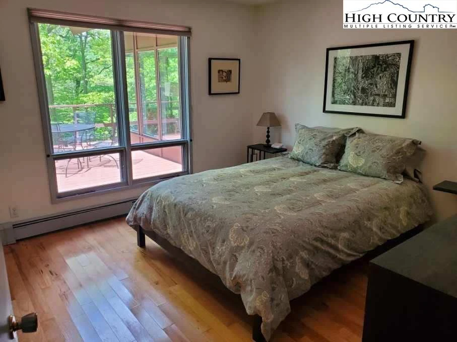 Image number 2 for the current listing