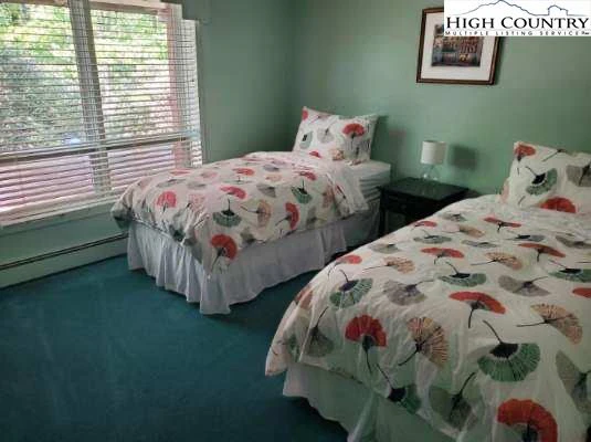 Image number 9 for the current listing
