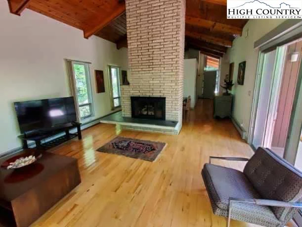 Image number 21 for the current listing