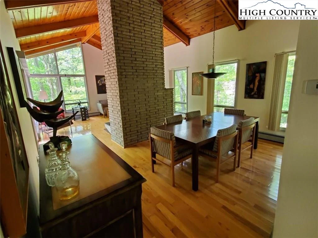 Image number 19 for the current listing