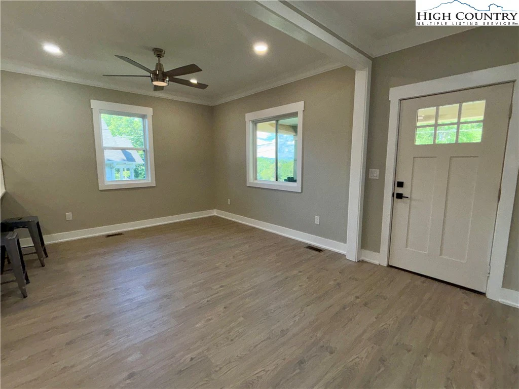 Image number 19 for the current listing