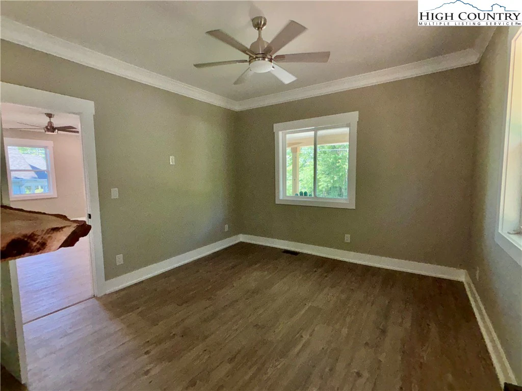 Image number 17 for the current listing