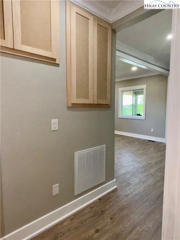 Image number 11 for the current listing