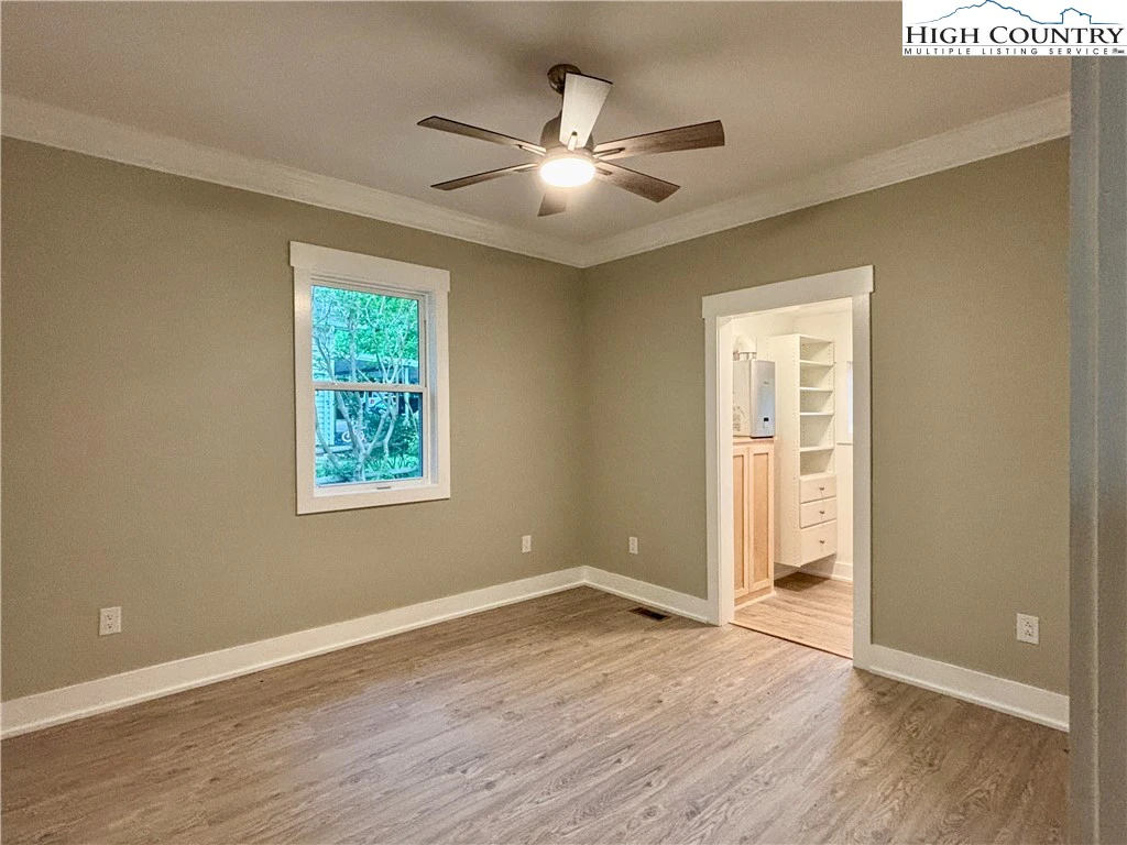 Image number 14 for the current listing