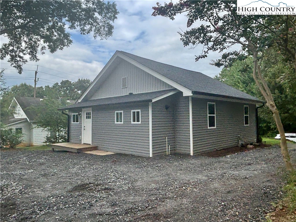 Image number 3 for the current listing