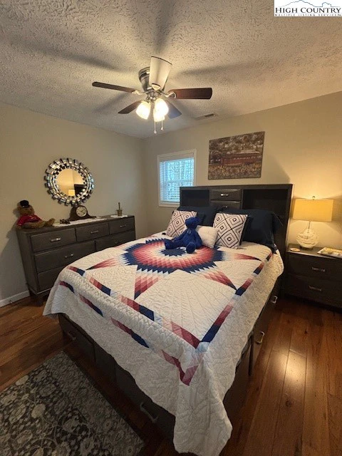 Image number 19 for the current listing