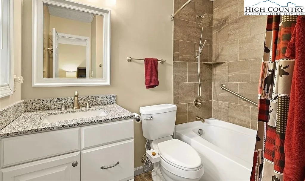 Image number 18 for the current listing