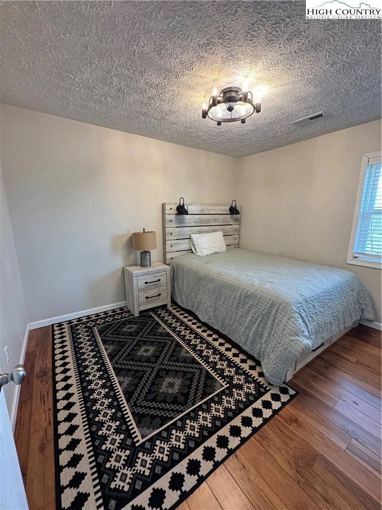 Image number 2 for the current listing