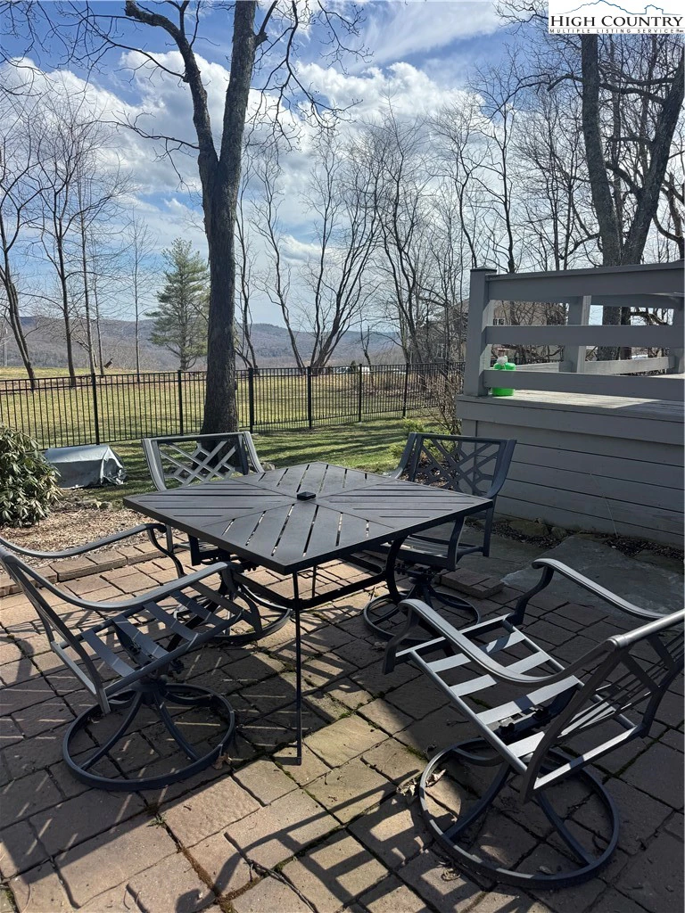 Image number 11 for the current listing