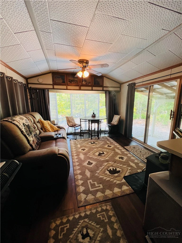Image number 5 for the current listing