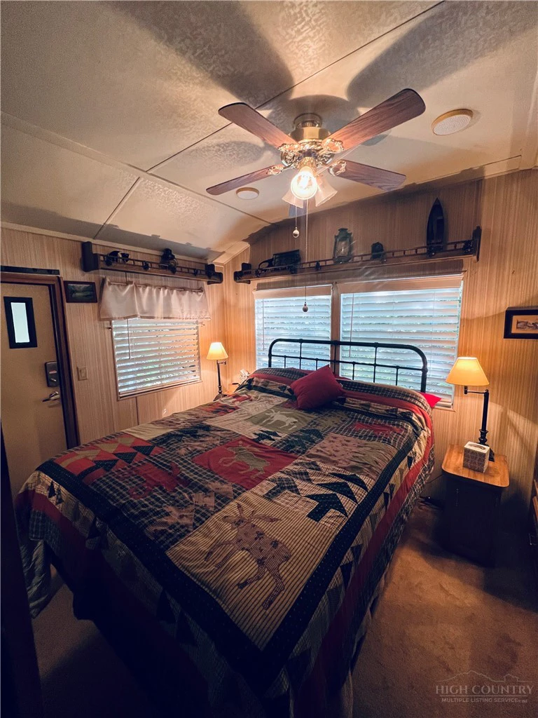 Image number 15 for the current listing