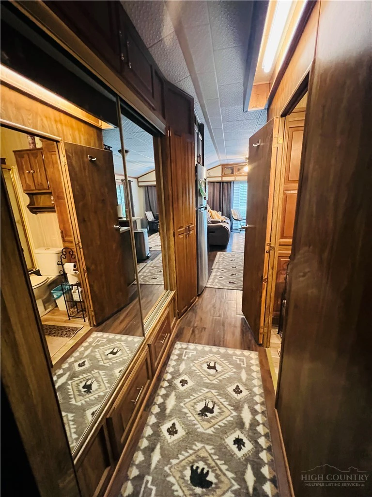 Image number 13 for the current listing