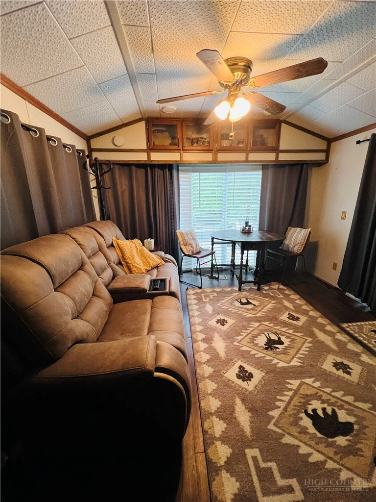 Image number 4 for the current listing