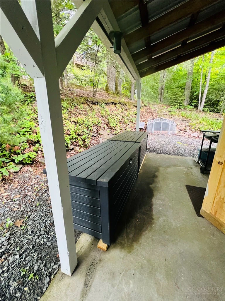 Image number 21 for the current listing