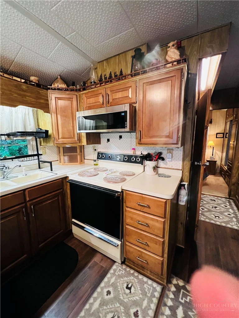 Image number 12 for the current listing