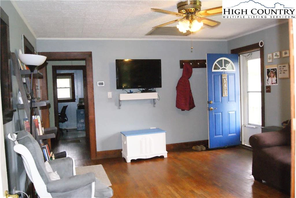 Image number 21 for the current listing