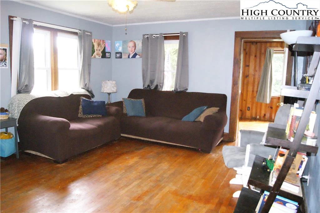 Image number 10 for the current listing
