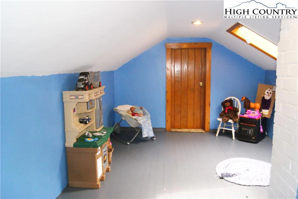 Image number 4 for the current listing