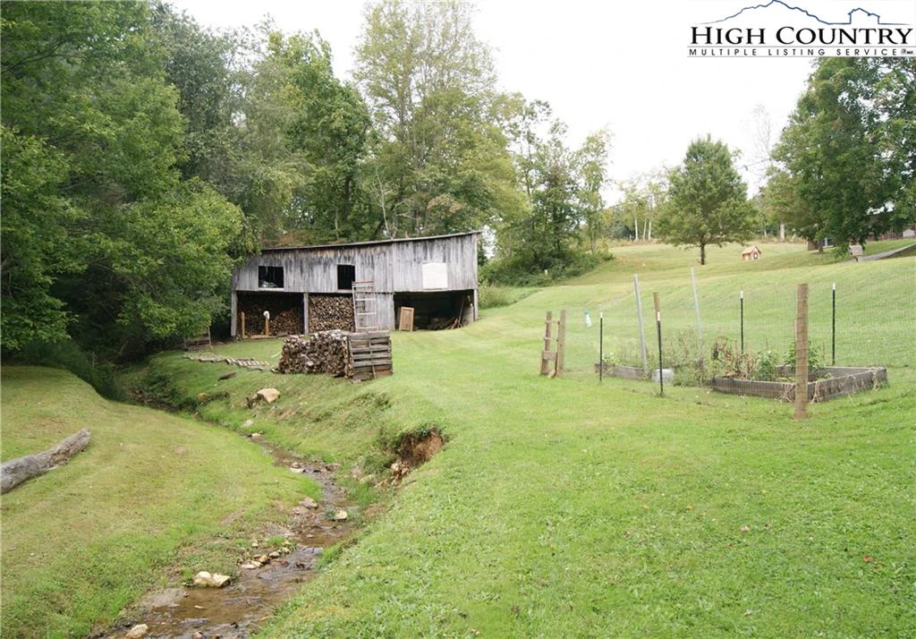 Image number 29 for the current listing