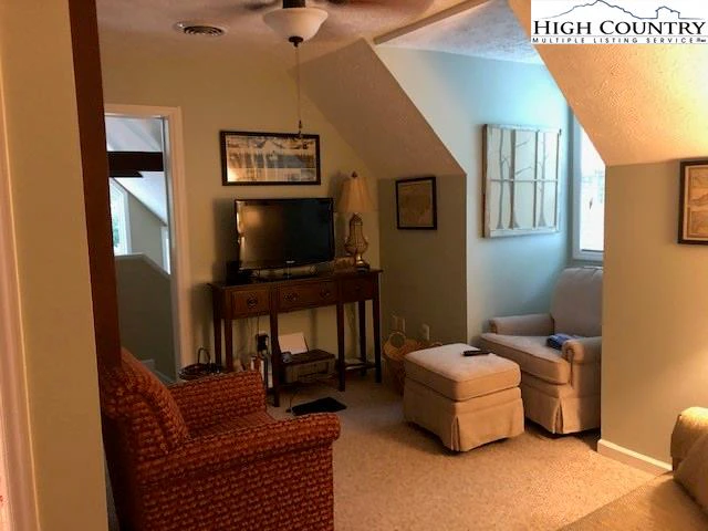 Image number 13 for the current listing