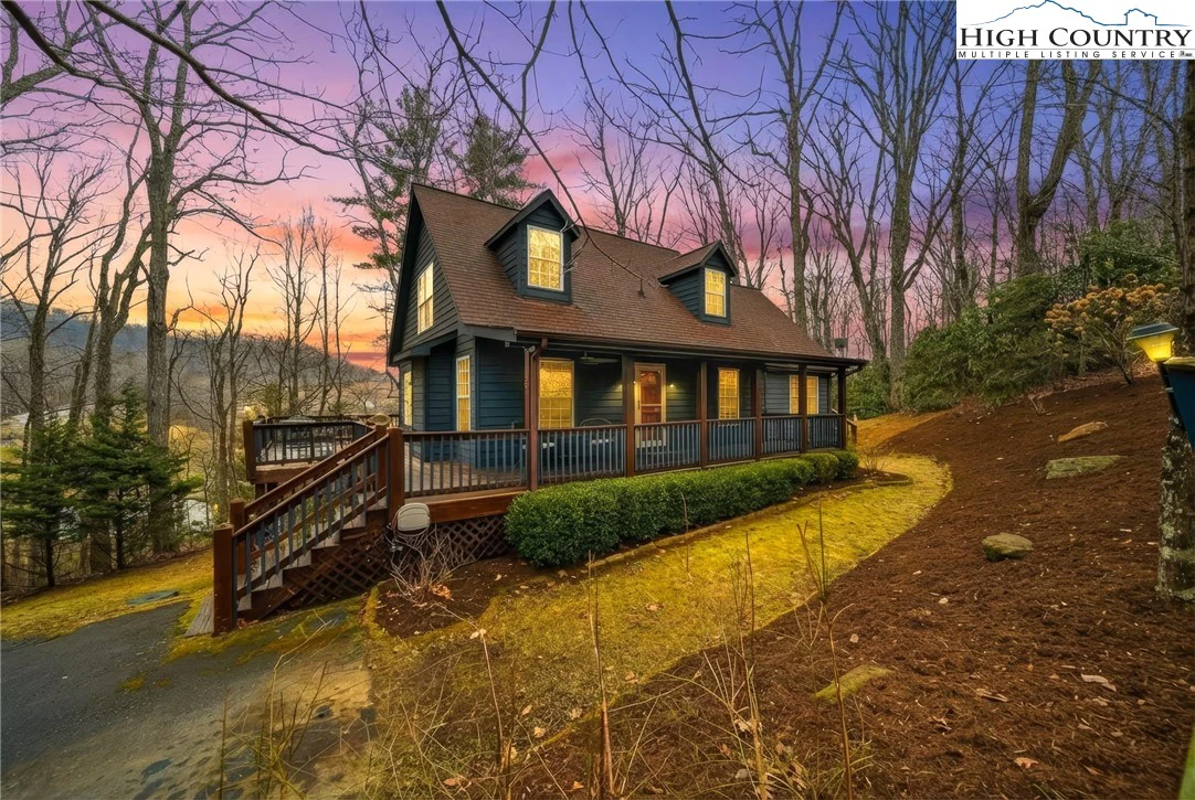 Image number 1 for the current listing