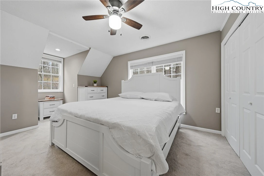 Image number 5 for the current listing