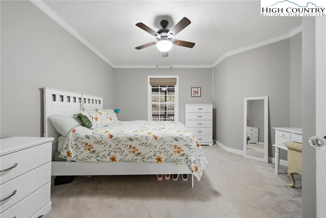 Image number 8 for the current listing
