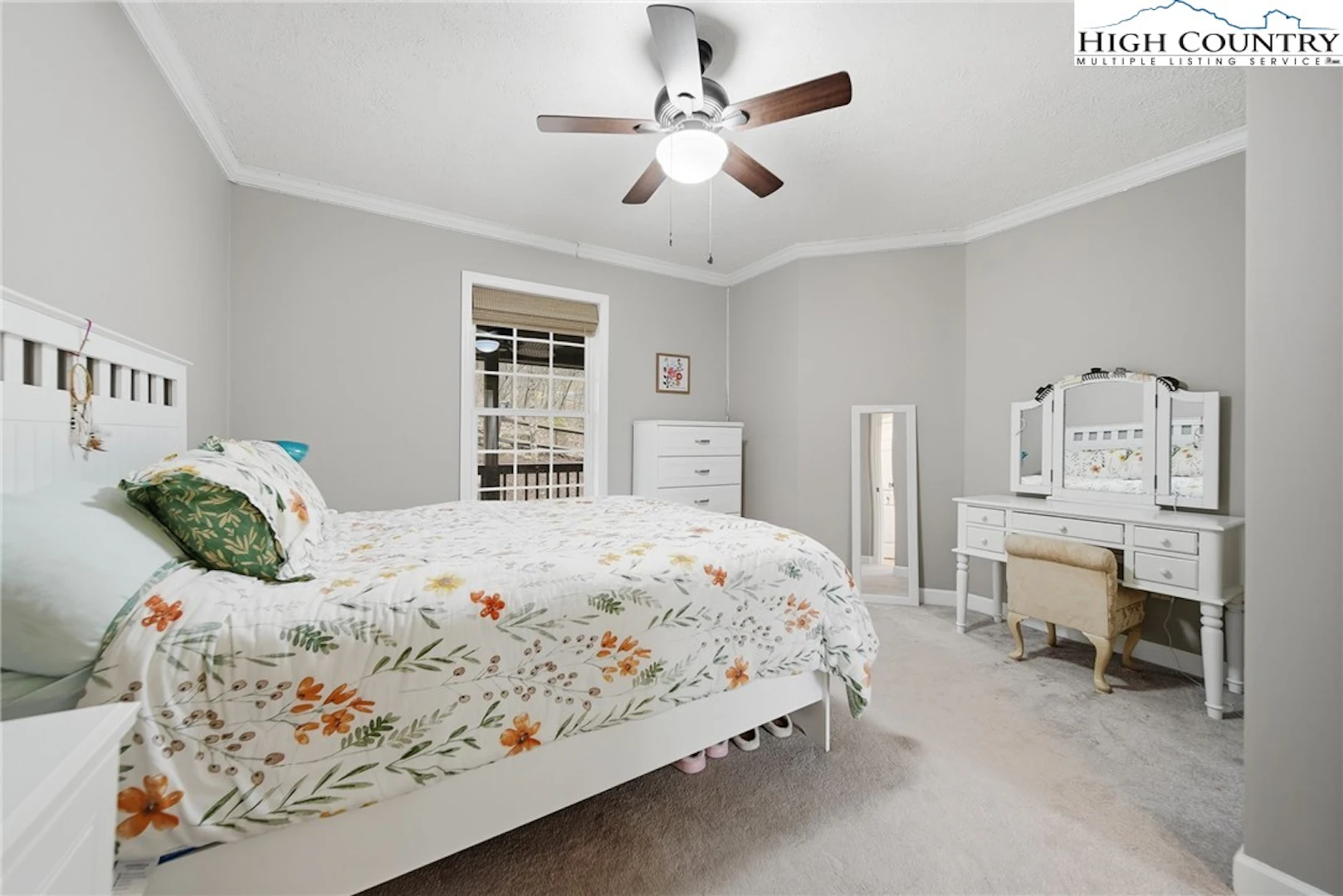 Image number 9 for the current listing