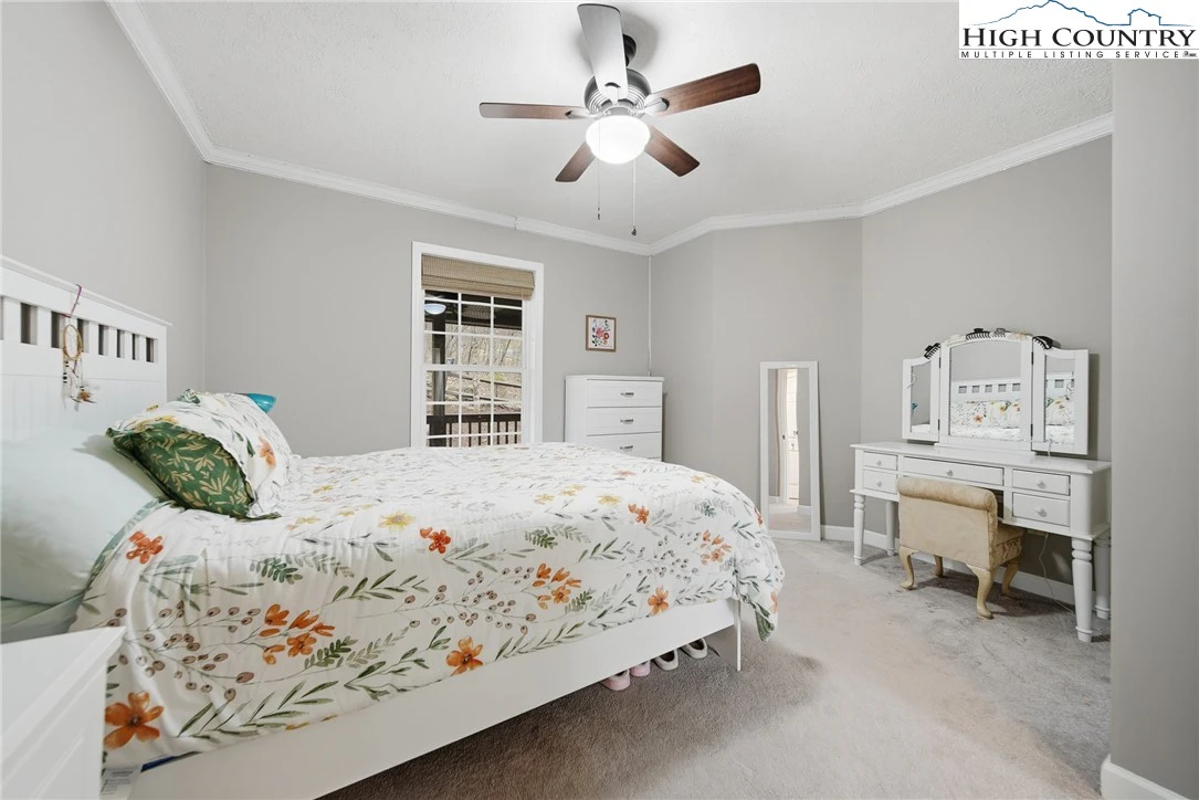 Image number 9 for the current listing