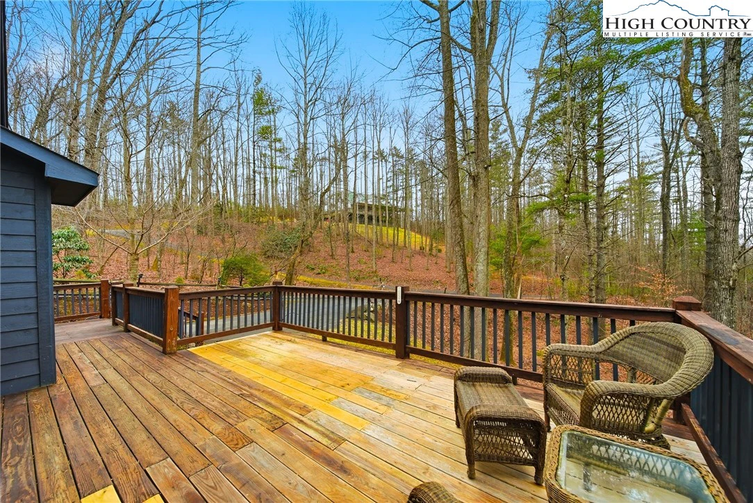 Image number 15 for the current listing