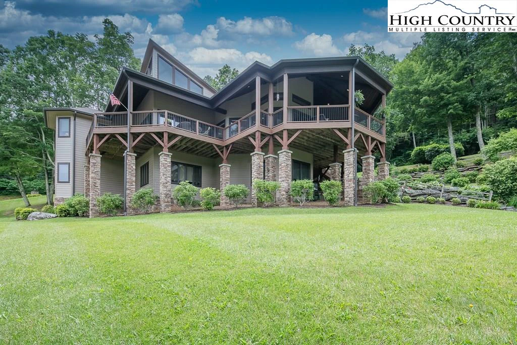Image number 1 for the current listing