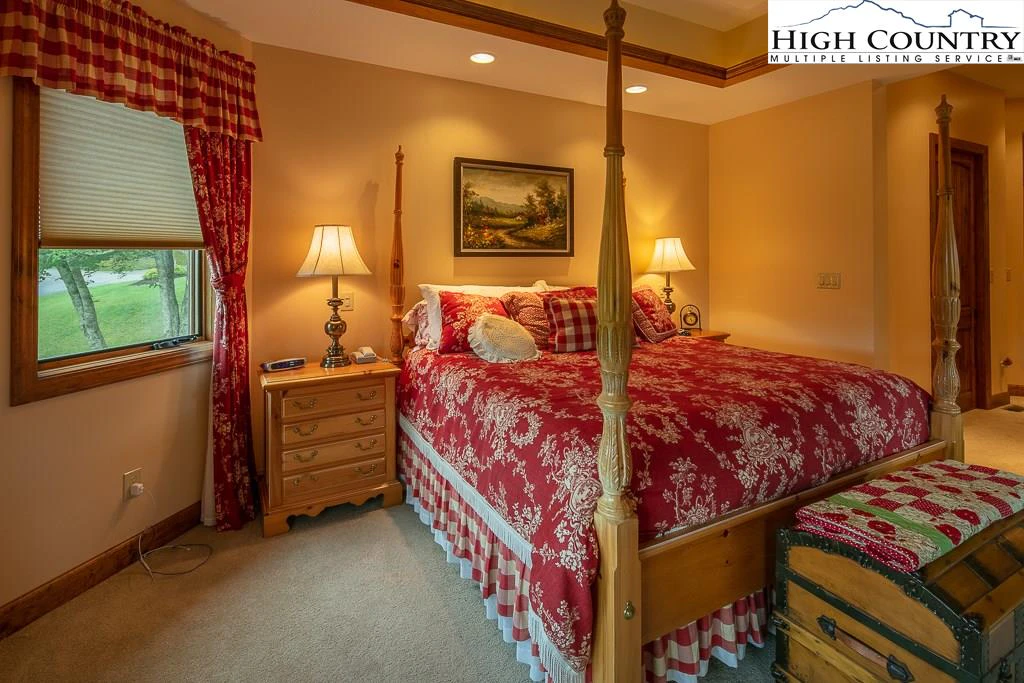 Image number 3 for the current listing