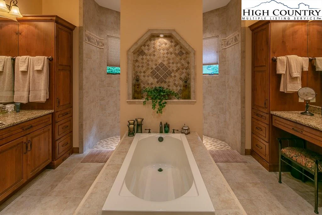 Image number 5 for the current listing