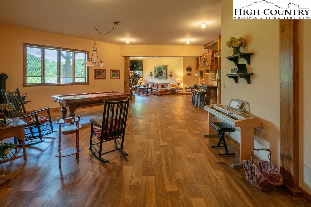 Image number 2 for the current listing