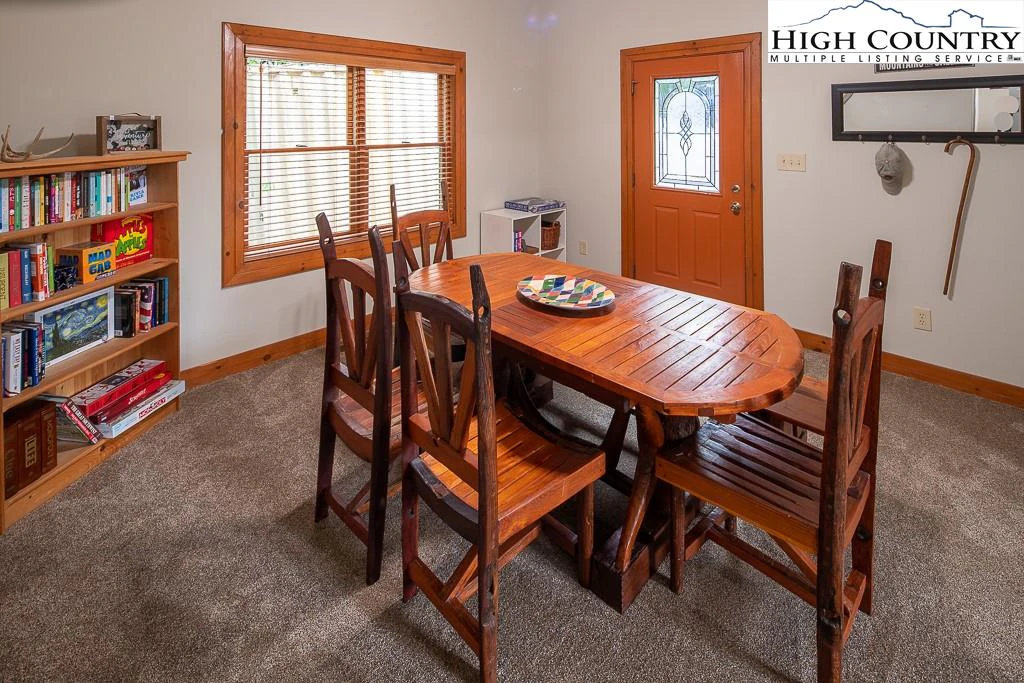 Image number 6 for the current listing