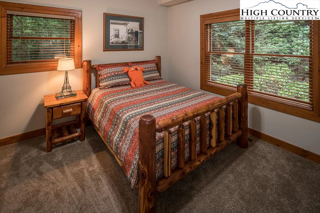 Image number 8 for the current listing