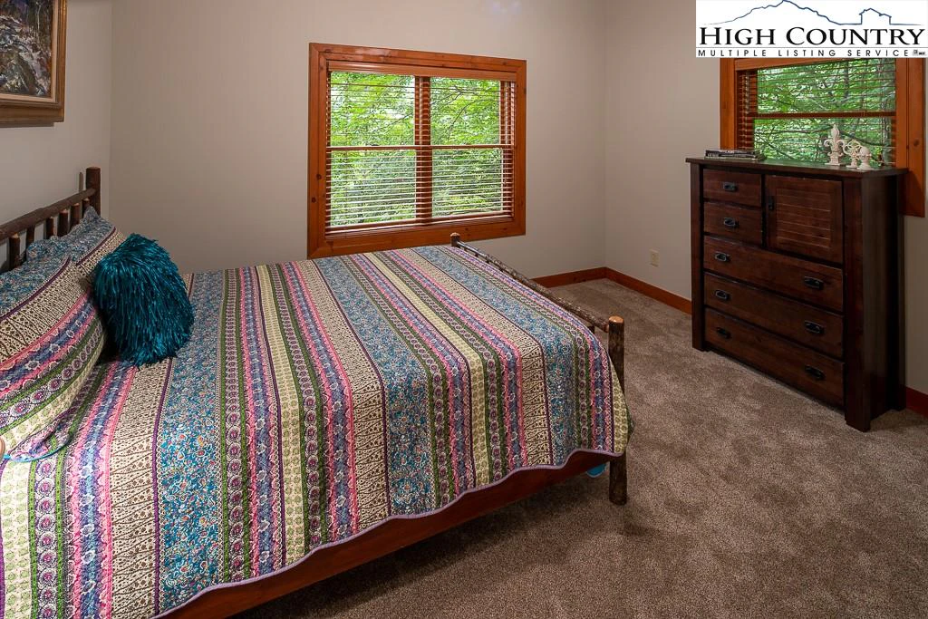 Image number 11 for the current listing