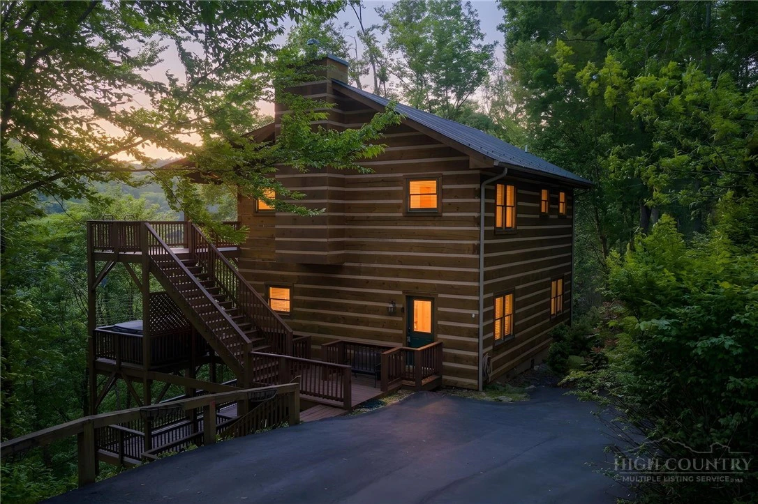 Image number 1 for the current listing