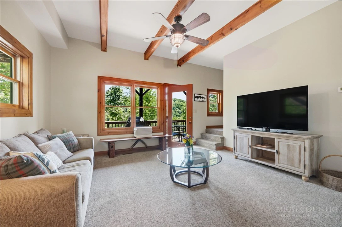 Image number 9 for the current listing