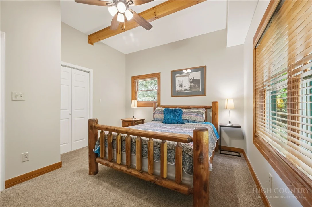 Image number 13 for the current listing