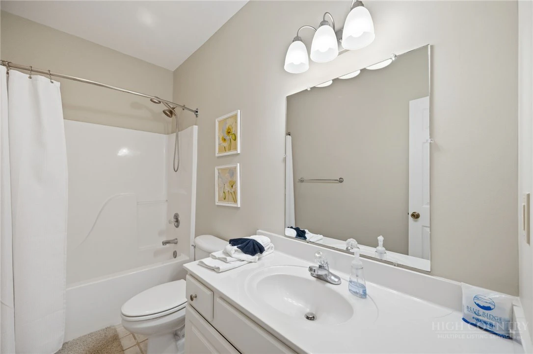 Image number 15 for the current listing