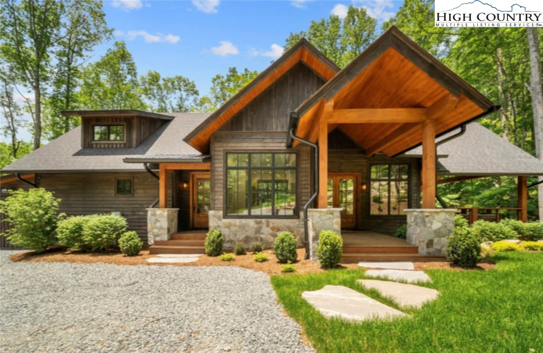 Image number 1 for the current listing