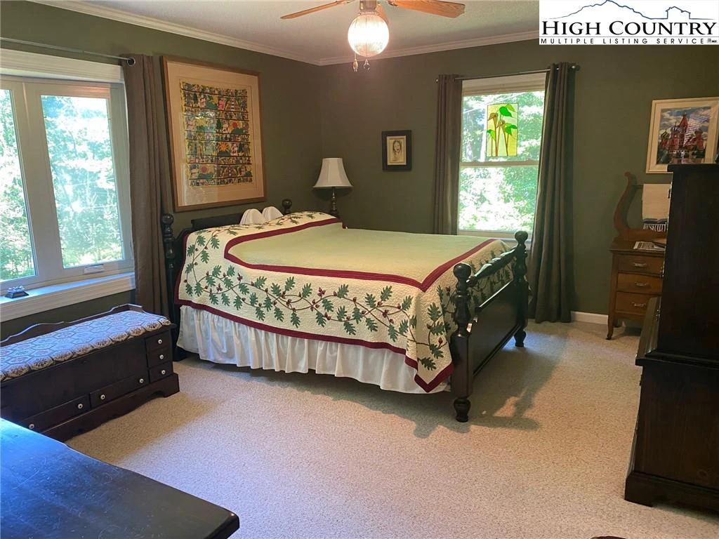 Image number 13 for the current listing