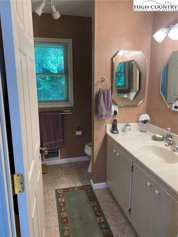 Image number 11 for the current listing