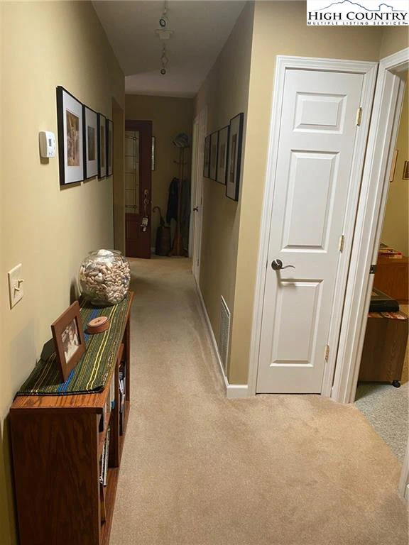 Image number 8 for the current listing