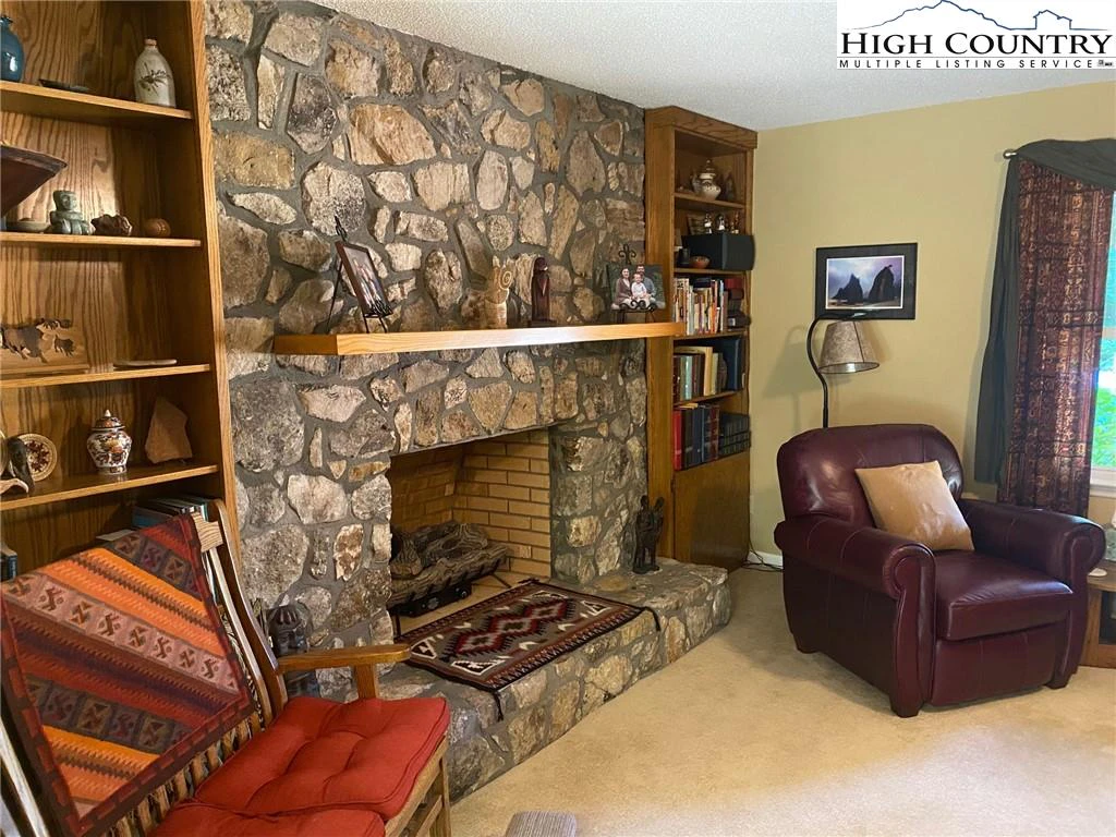 Image number 21 for the current listing