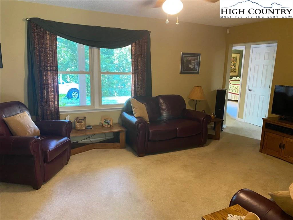 Image number 20 for the current listing